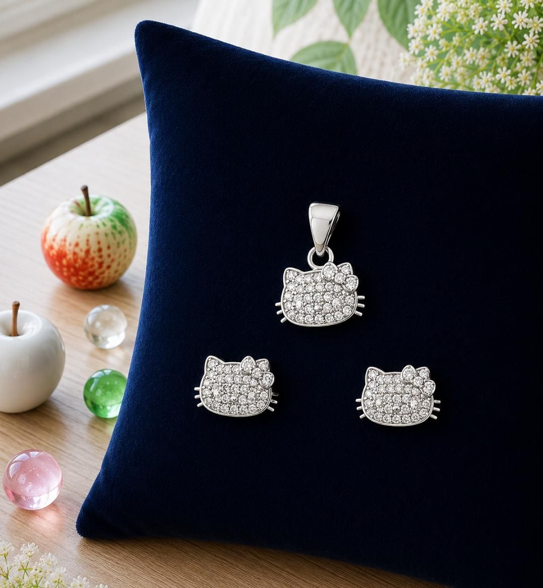 The Sparkling Silver Kitty pendant set