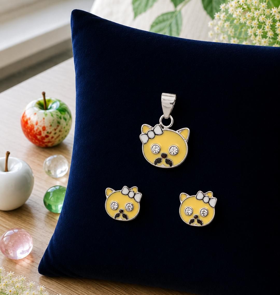 The Golden Glaze Kitty pendant earring set