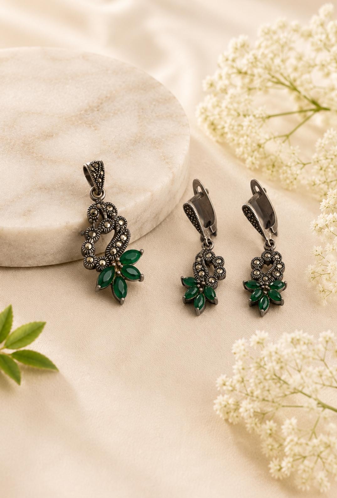 The Emerald Marquise Set