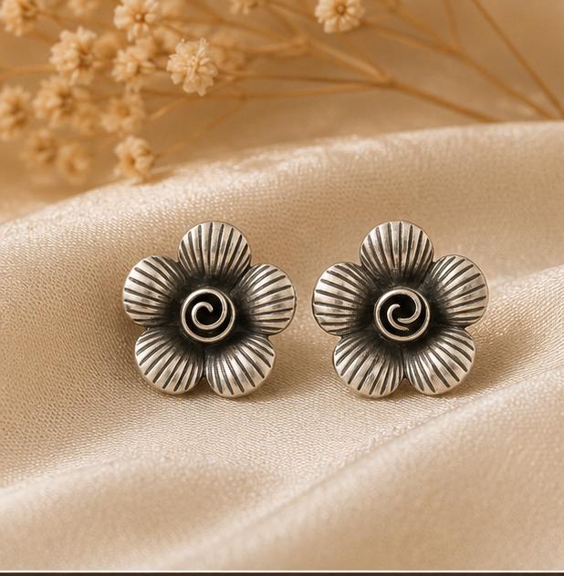 92.5 Silver Lined Swirl Flower Studs